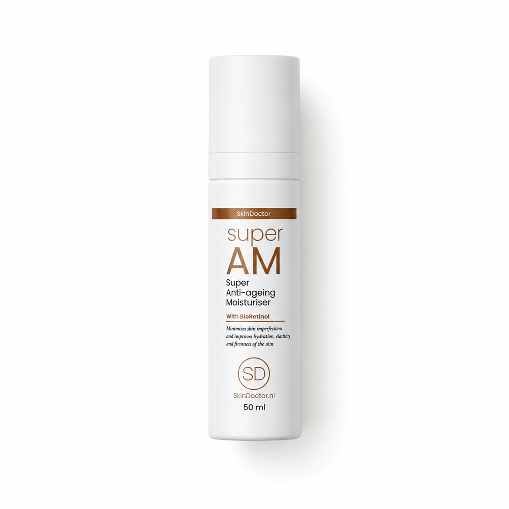 SUPER AM BioRetinol moisturizer in een minimalistische flatlay
